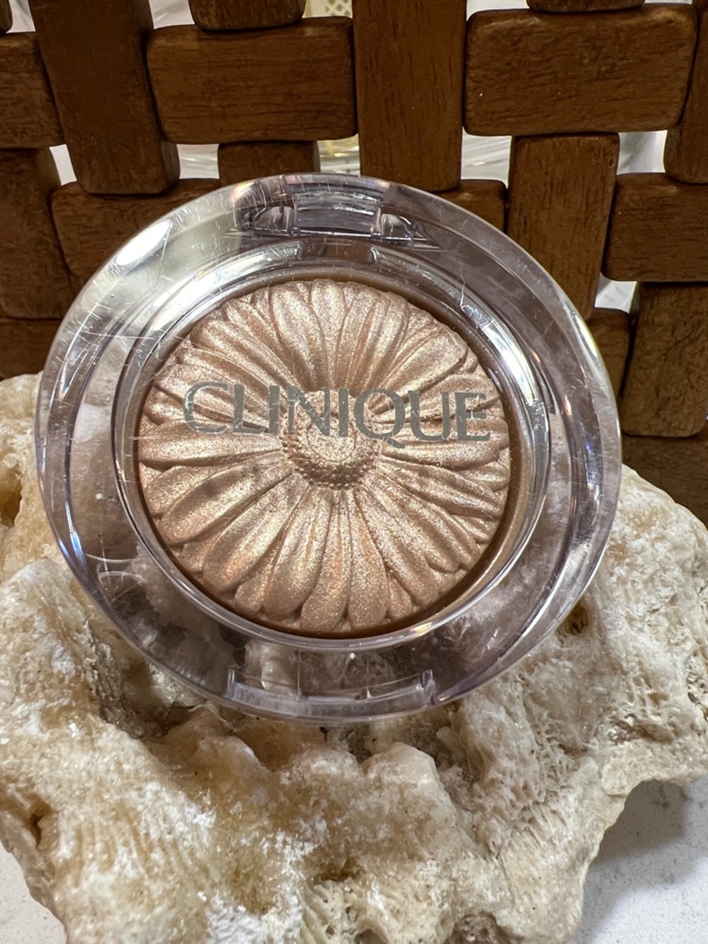 Clinique Cheek Pop Highlighter, specifically in the shade Gold Celebration - Picture 2 of 6